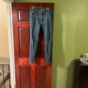 Amazon Essentials Women's Straight Leg Blue Jeans